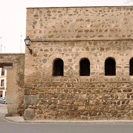 Puerta Del Vado Bajo *