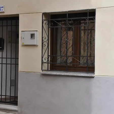 Puerta Del Vado Bajo *